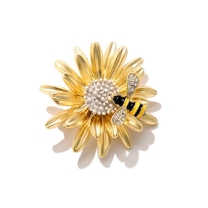 Bee daisy brooch